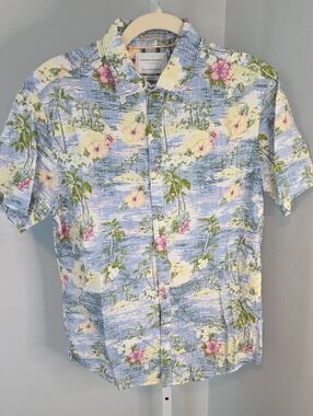 Ricky Singh Men's Light Blue Tropical Floral Button-Down Shirt / Medium